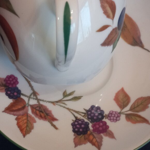 Royal Worcester Evesham Vale Cup &Saucer Set of Four...... - Picture 2 of 11